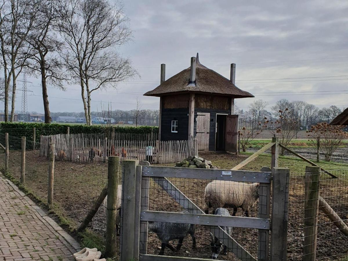 Holiday Home Heeresteeg In Nieuwleusen With Garden De Meele Eksteriør bilde